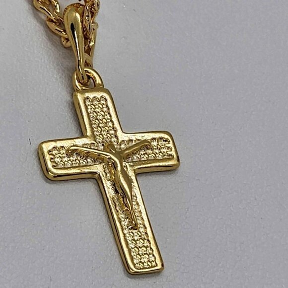 Brand New   Brazilian 18k Gold Filled Cross Necklace - Picture 3 of 4